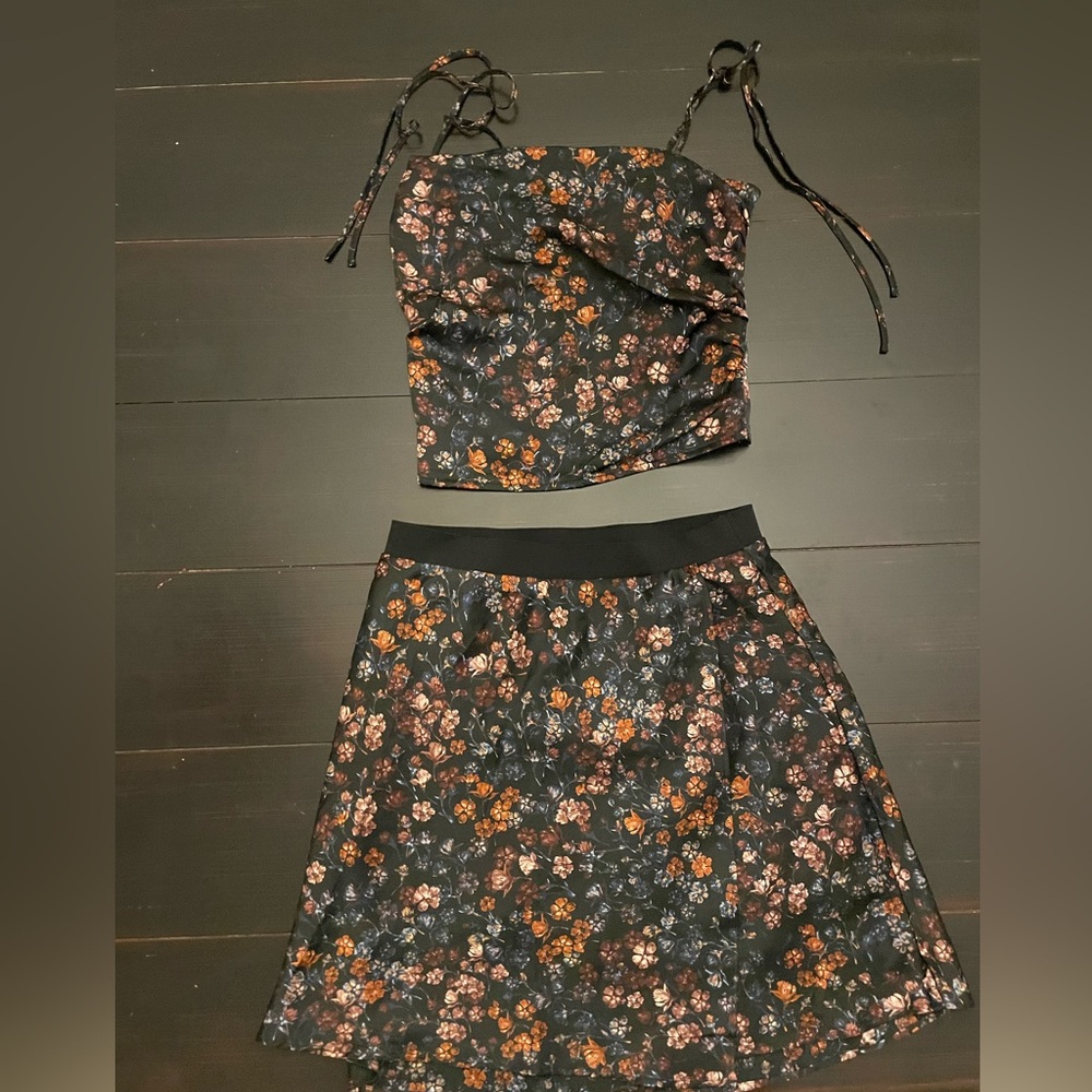 Abercrombie girls size small, 2 piece silk mini skirt/silk top. Holiday/party